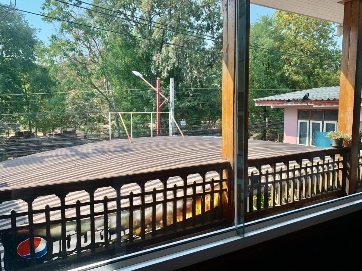 Une Jai Place เรือนอุ่นใจ Phimai Εξωτερικό φωτογραφία