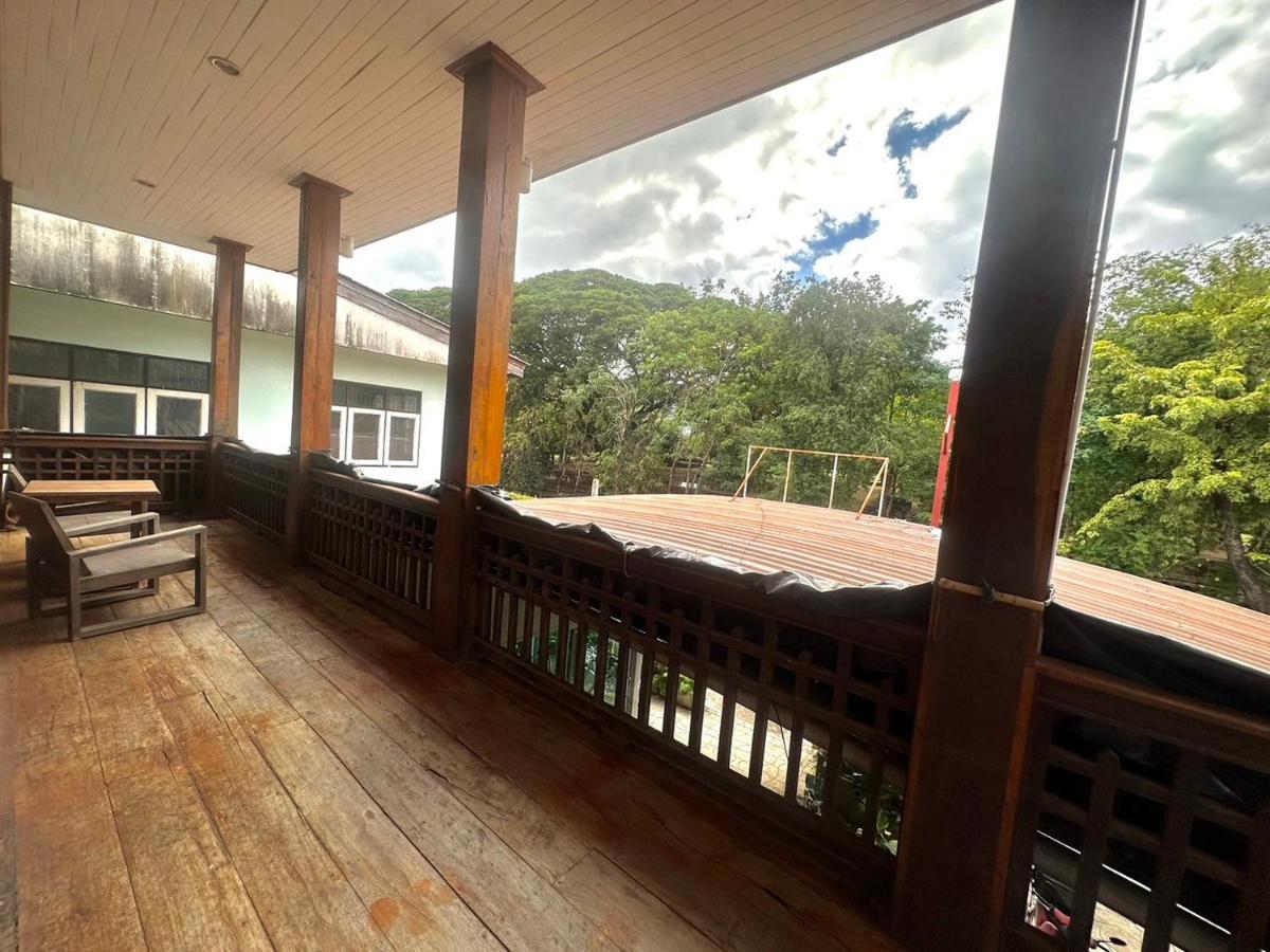 Une Jai Place เรือนอุ่นใจ Phimai Εξωτερικό φωτογραφία